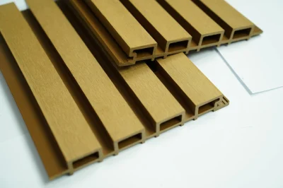 Panel compuesto de plástico de madera de revestimiento de pared WPC de coextrusión de alta calidad 219 * 26 mm